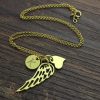 collier aile d'ange personnalisé avec initiale